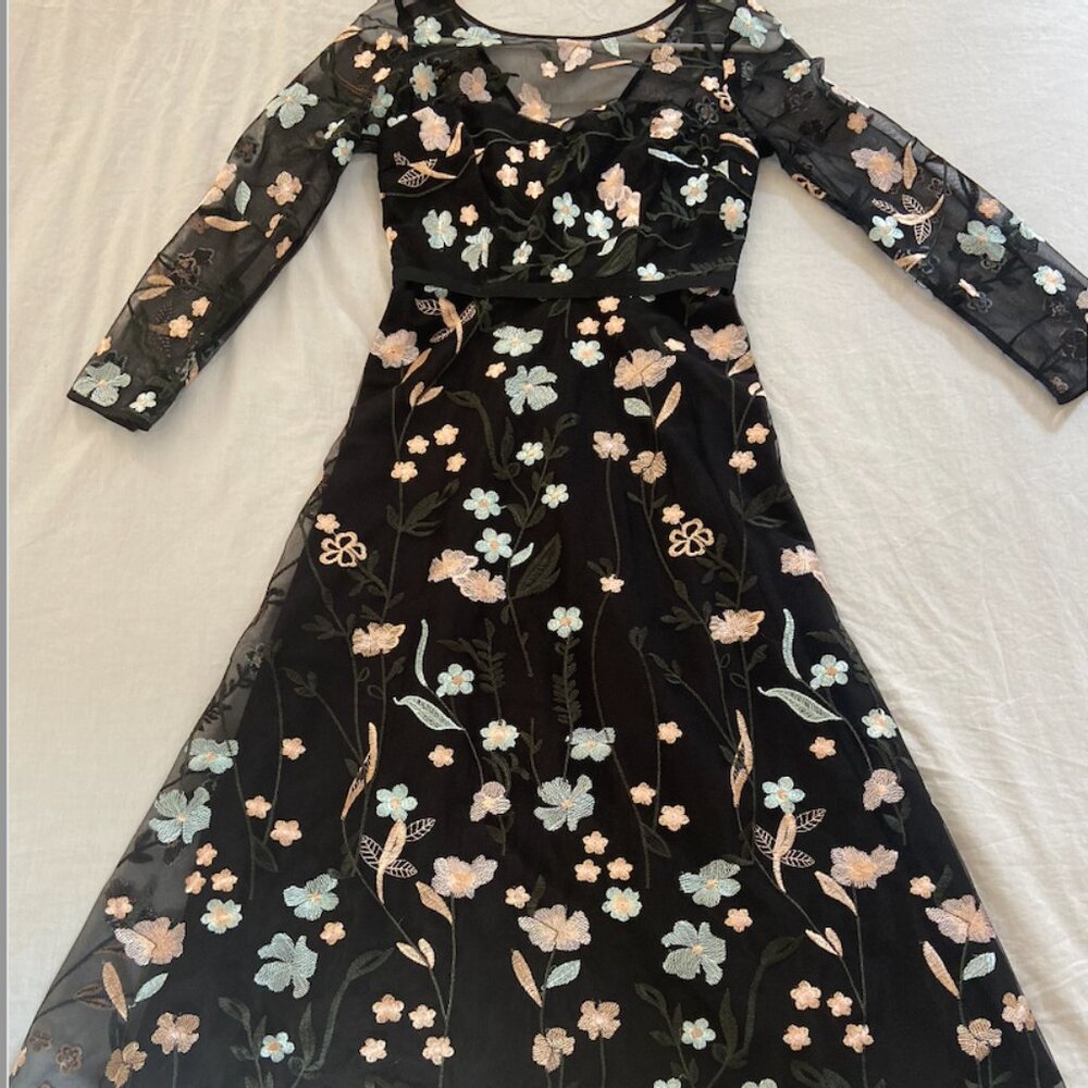 NWT Karl Lagerfeld Long Sleeve Embroidered Lace-Front Sheath Maxi Dress Black 0